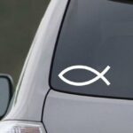 Ryba nalepka na auto Čo znamená symbol ryby na autách? Čo očakávať od takých vodičov?