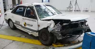 NCAP Magna Jazdíte starým autom? Brutálny nárazový test 30-ročného vozidla ukazuje, že búrať v ňom vážne nechcete