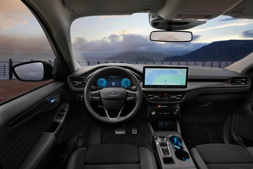 2023 FORD KUGA ACTIVE 11 LOW Inovovaná Ford Kuga: Krok do budúcnosti s modernými hybridnými technológiami!