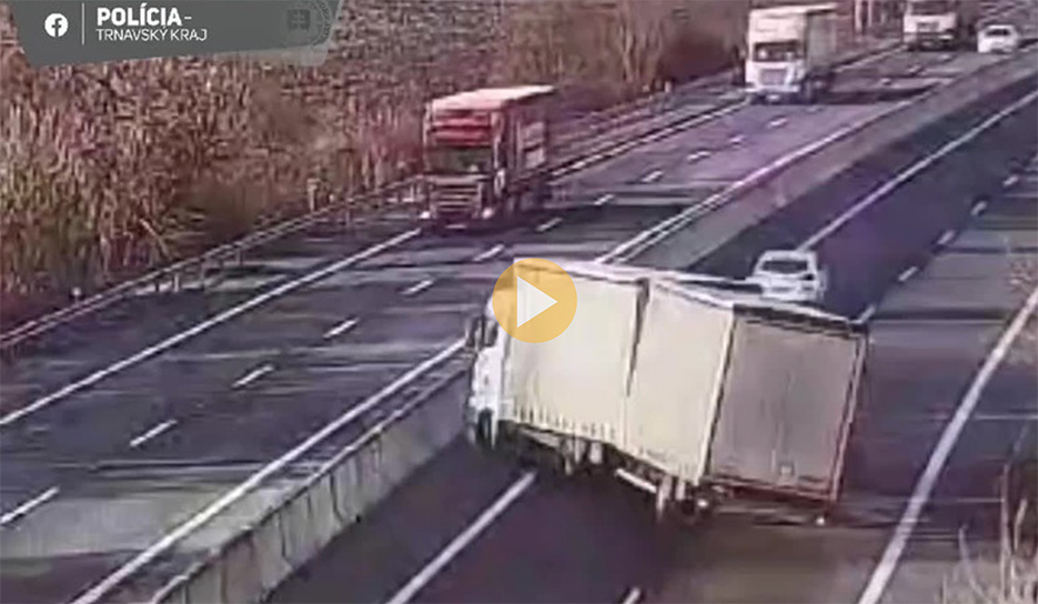 D1 havaria kamion Šokujúce video: Kamión s prívesom preletel cez zvodidlá na diaľnici D1