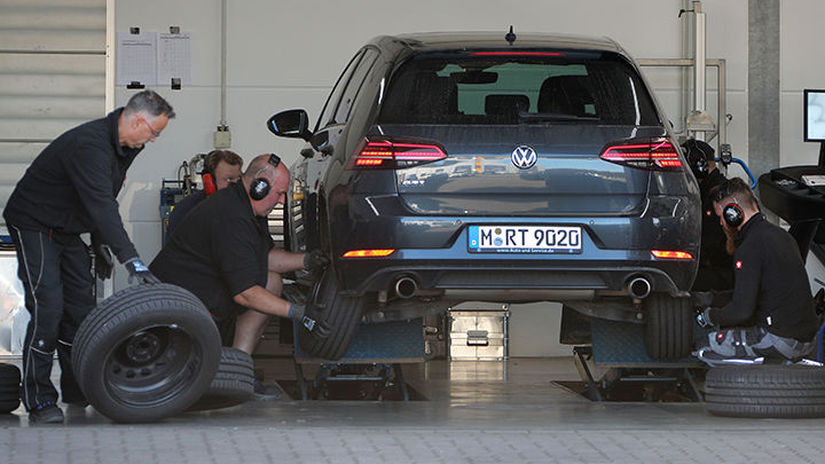 adac test letnych pneumatik 2021 clanokW Najlepšie letné pneumatiky rozmeru 215/55 R17 pre rok 2024: V porovnaní pneumatík pre SUV ako VW T-Roc, Toyota Yaris Cross, Škoda Karoq prekvapila výkonnosťou jedna z najlacnejších možností