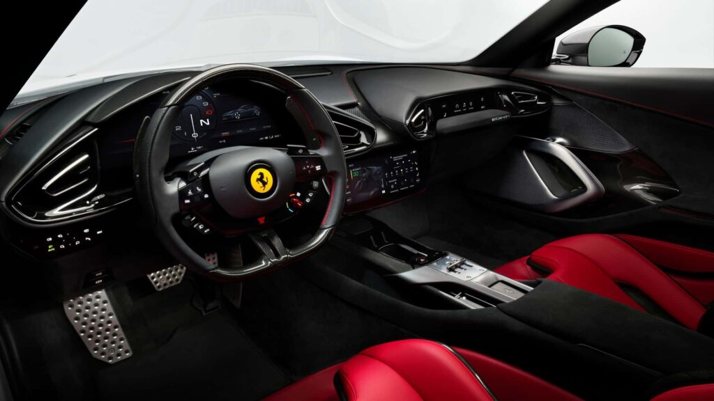 ferrari 12cilindri 6 Nové Ferrari 12Cilindri sa vracia k tradičným hodnotám. 819 koní produkuje staromódne, nemá turbo ani elektrinu