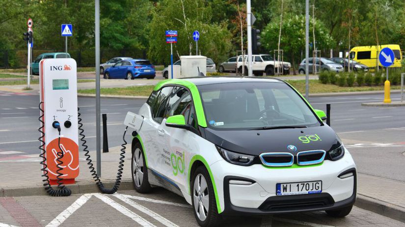 polsko 01 clanokW Poľská vláda podporí dotačne nákup jazdených elektromobilov