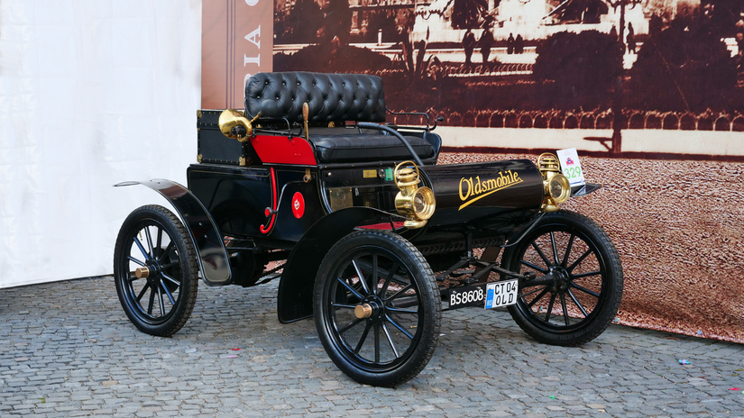 curved dash oldsmobile clanokW Zabudnutý hrdina: Curved Dash Oldsmobile – prvé sériovo vyrábané auto pred Ford Model T