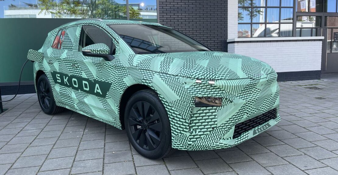 maskovany prototyp elektrickej skody elroq 2024 03 galeria Škoda Elroq: „Elektrický Karoq“ odhalil interiér plný ekomateriálov