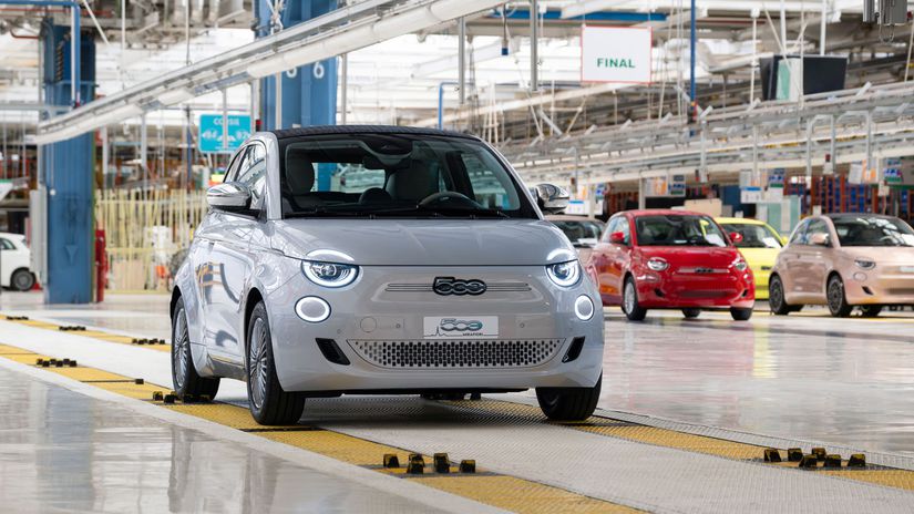 fiat 500e vyroba zavod mirafiori 06 clanokW Neočakávaný problém pre Fiat: Výroba kľúčového modelu zastavená, náhrada v nedohľadne