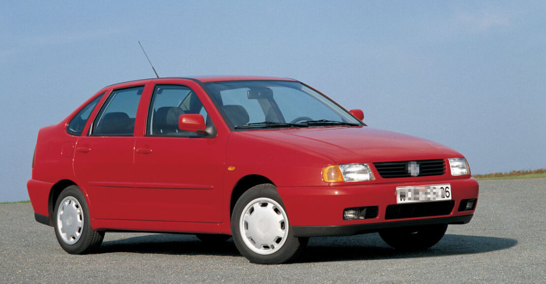 auto1 01 nestandard1 Kvíz: Spoznáte autá z roku 1999 bez ich loga?