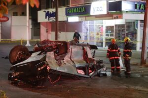 picture shows crashed tesla cybe 1 Vážna nehoda Tesla Cybertruck: Z auta ostal len oceľový vrak