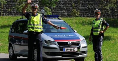 rakuska policia clanokW Rakúšania zabavili BMW 20-ročnému mladíkovi za prekročenie rýchlosti