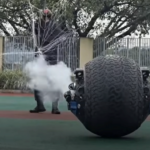 chinese spherical monowheel robocop hits the beat clanokW Čína testuje robotických policajtov: Identifikácia a spacifikovanie podozrivých