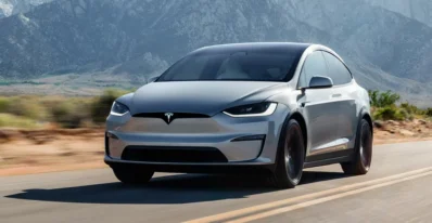 9164445 Tesla čelí konkurencii: Odbyt klesol po viac ako 10 rokoch