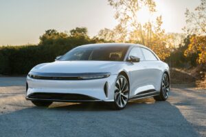 lucid air 2022 strata hodnoty 2024 extremna 677d2d148c59b Autá, ktoré strácajú polovicu hodnoty už po 2 rokoch: Na čo si dať pozor?