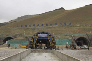 tiashan shengli tunnel 2025 02 nestandard1 Číňania dokončili najdlhší diaľničný tunel sveta: Viac ako 22 km za 4 roky