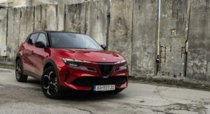 Alfa Junior Ibirda 3 1140x624 1 Test Alfa Romeo Junior Ibrida: Keď štýl rozhoduje