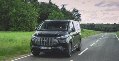 Ford E-Tourneo Custom: Elektrická budúcnosť viacúčelových vozidiel s dojazdom 302 km