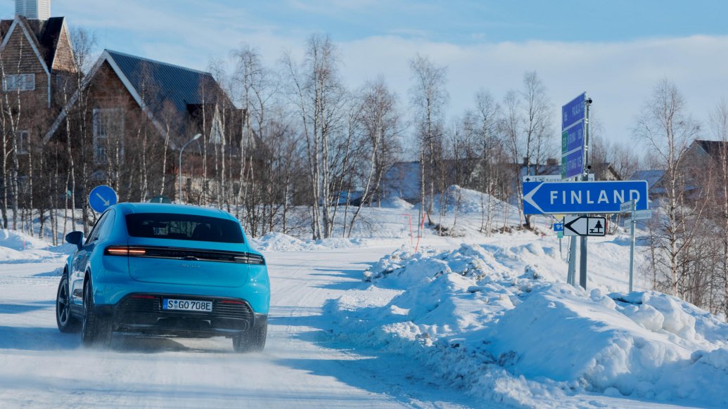 Elektromobily Porsche zvládli cestu k najsevernejšej rýchlonabíjačke na svete