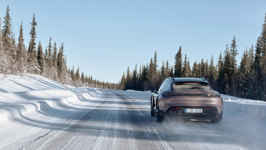 Elektromobily Porsche zvládli cestu k najsevernejšej rýchlonabíjačke na svete